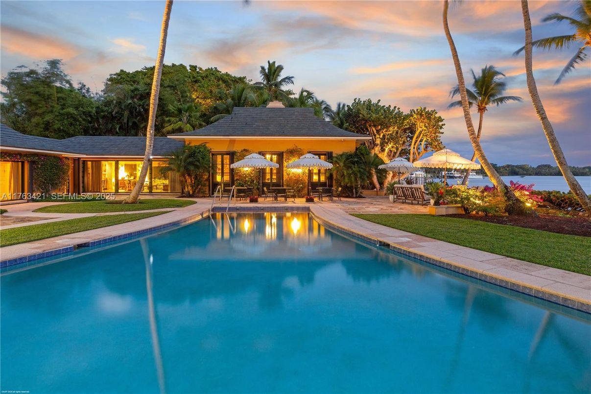 Exterior, Pool, Water