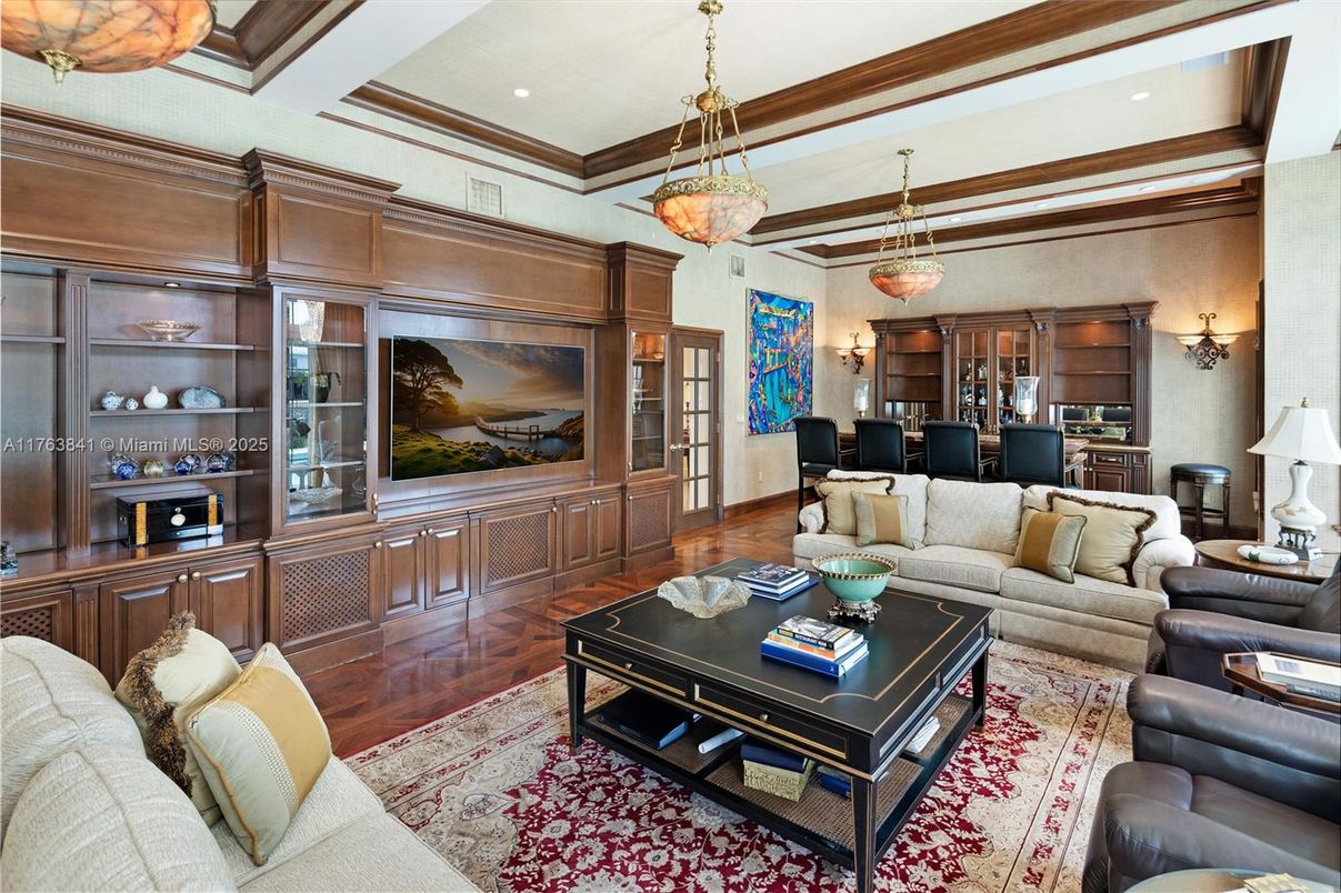 Dining room, Interior, Living room, Pendant Lights, Recessed Lighting, Wood Texture Flooring
