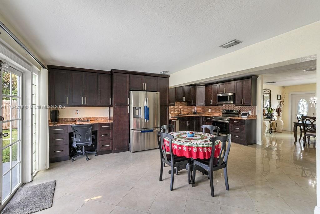 Dining room, Interior, Kitchen, Stainless Steel Appliances