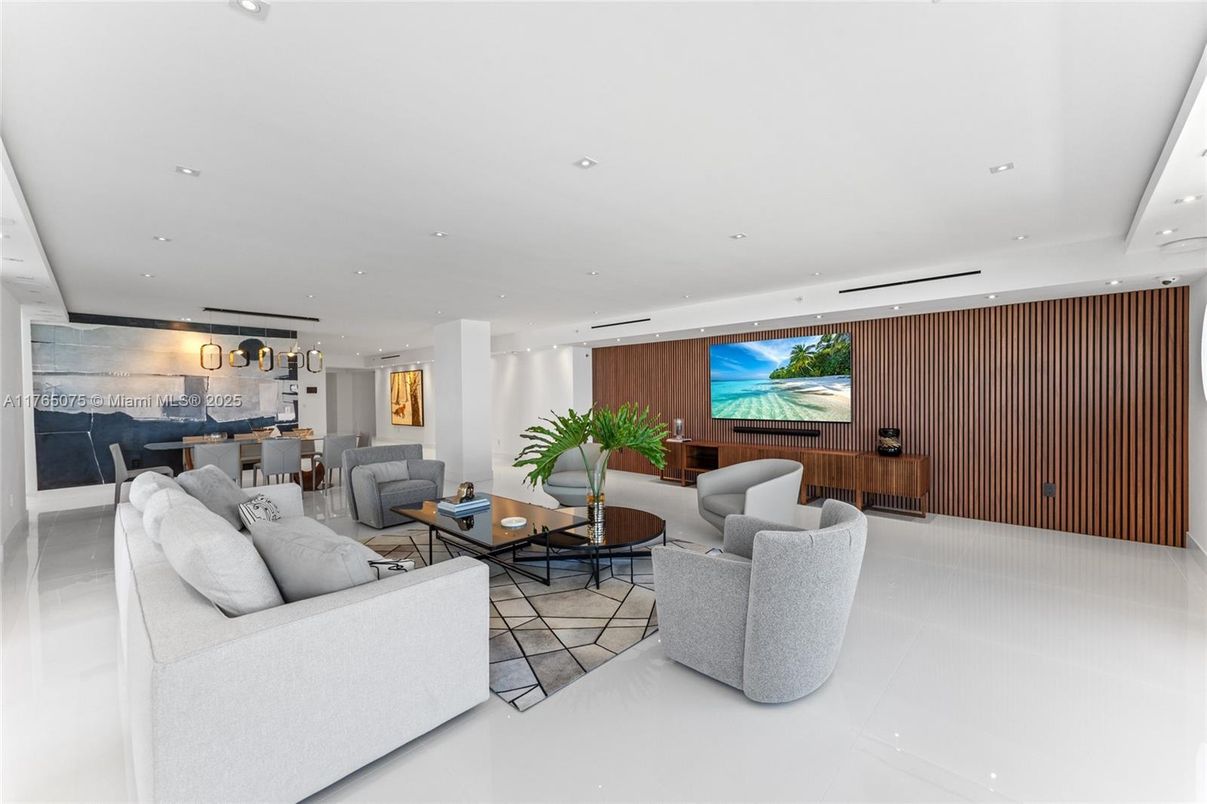 Dining room, Interior, Living room, Pendant Lights, Recessed Lighting