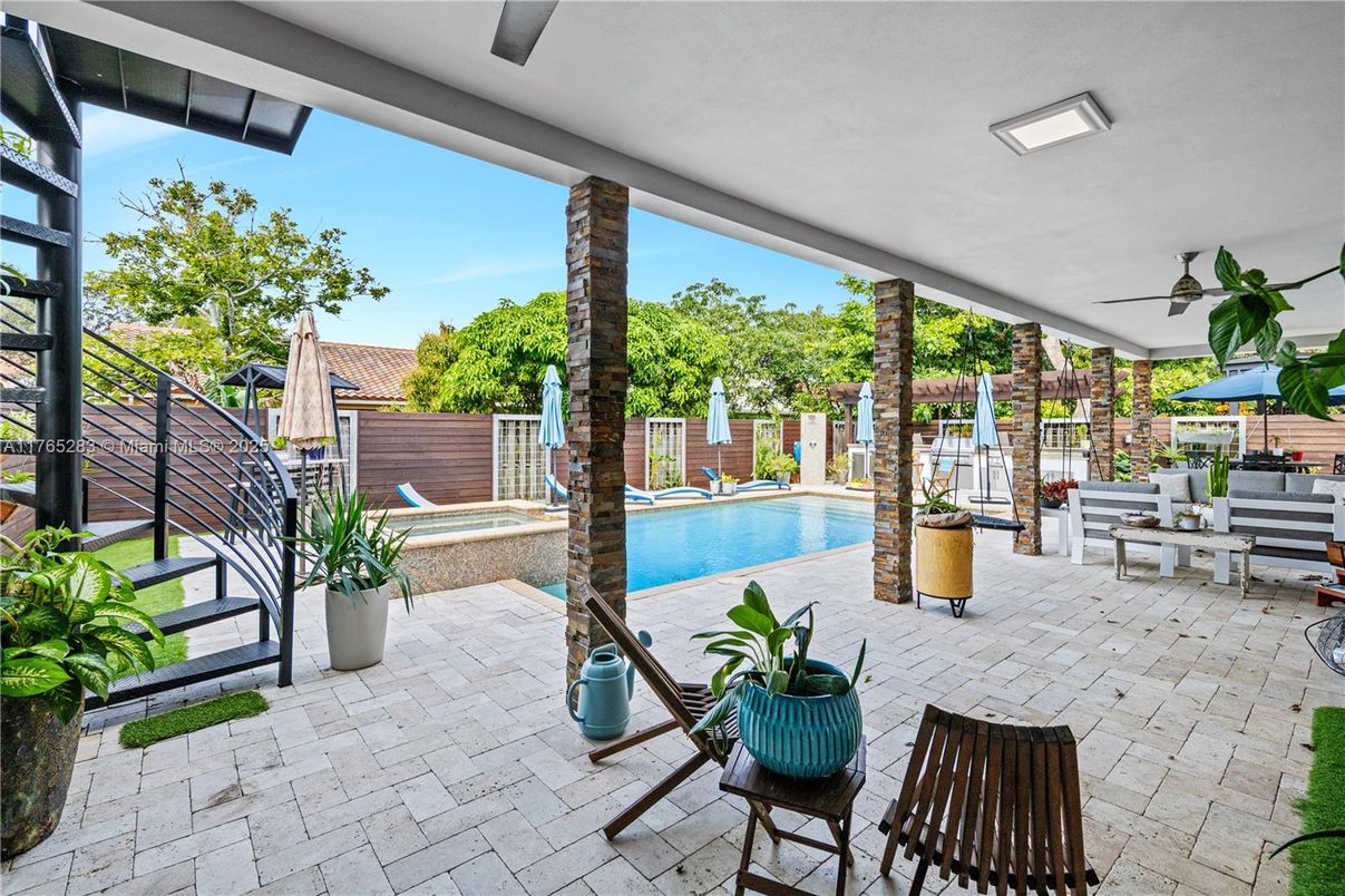 Exterior, Pool