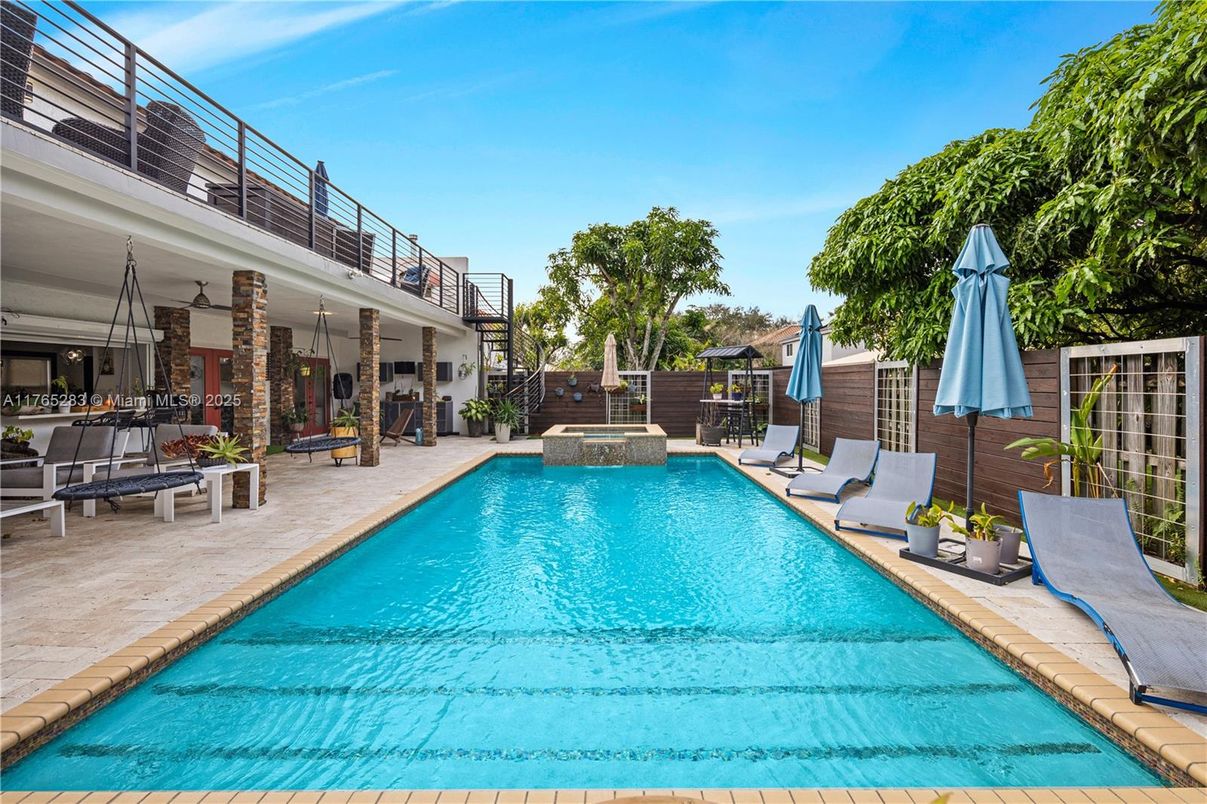 Exterior, Pool