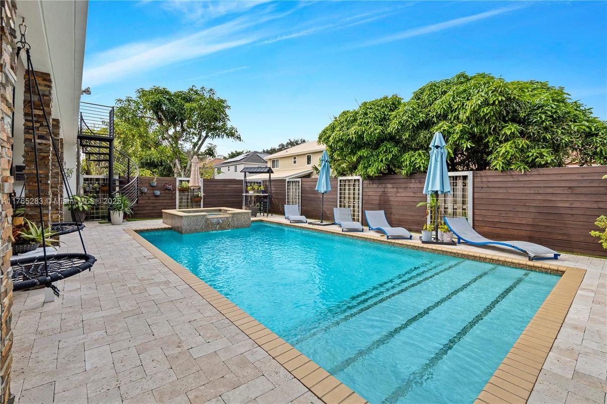 Exterior, Pool