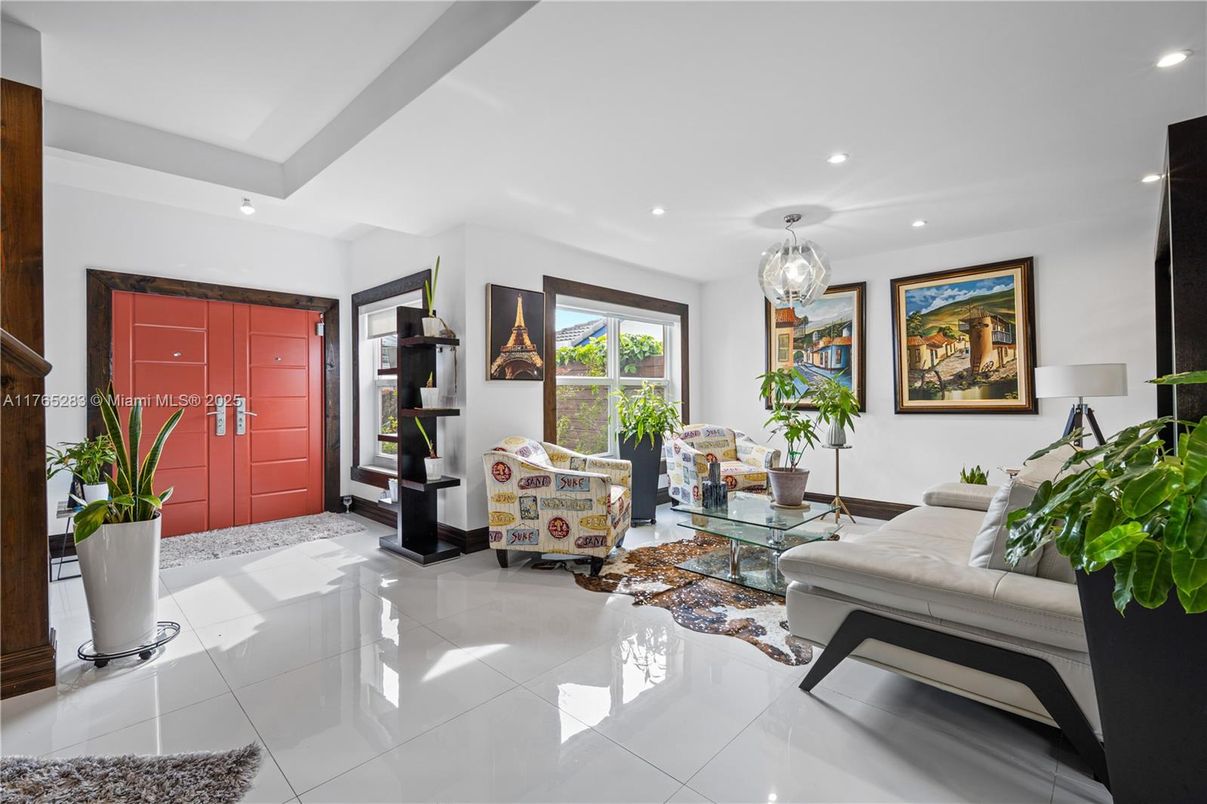 Interior, Living room, Pendant Lights, Recessed Lighting