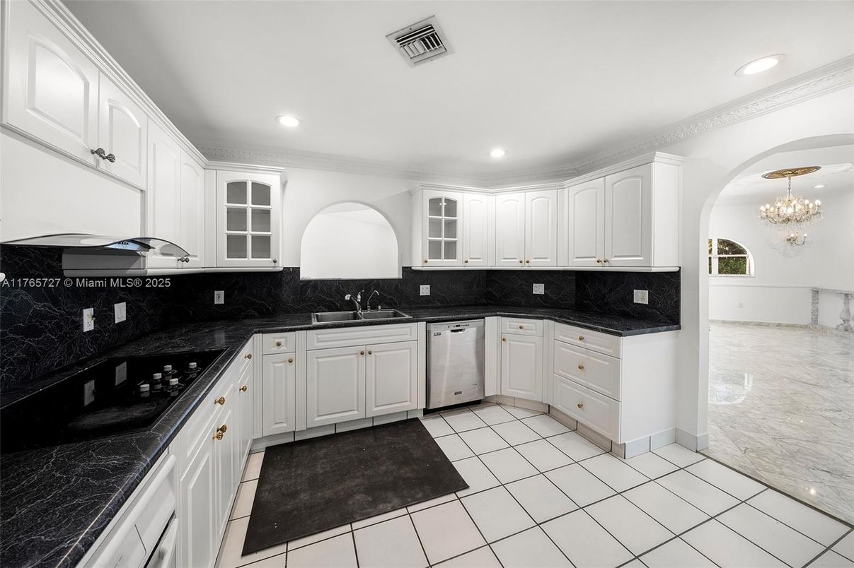 Chandelier, Interior, Kitchen, Recessed Lighting, Stainless Steel Appliances