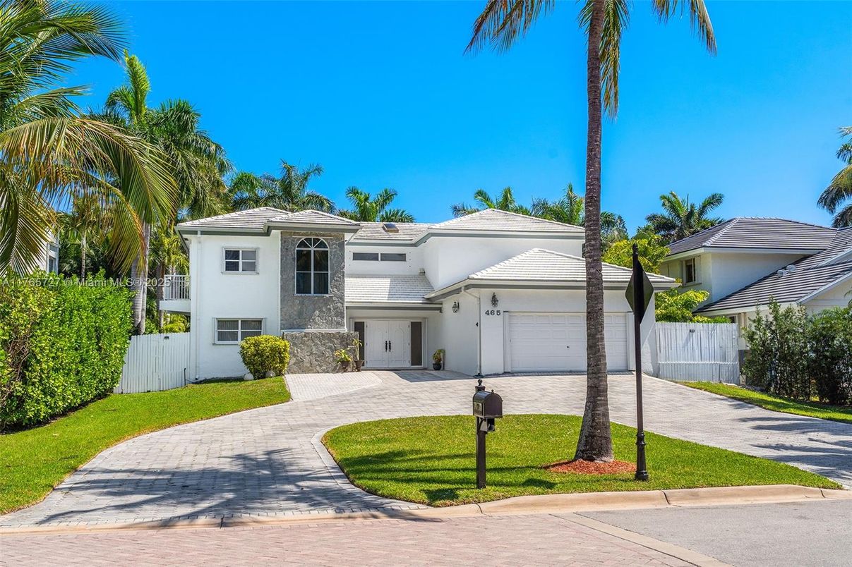 Attached, Exterior, Facade, Mediterranean