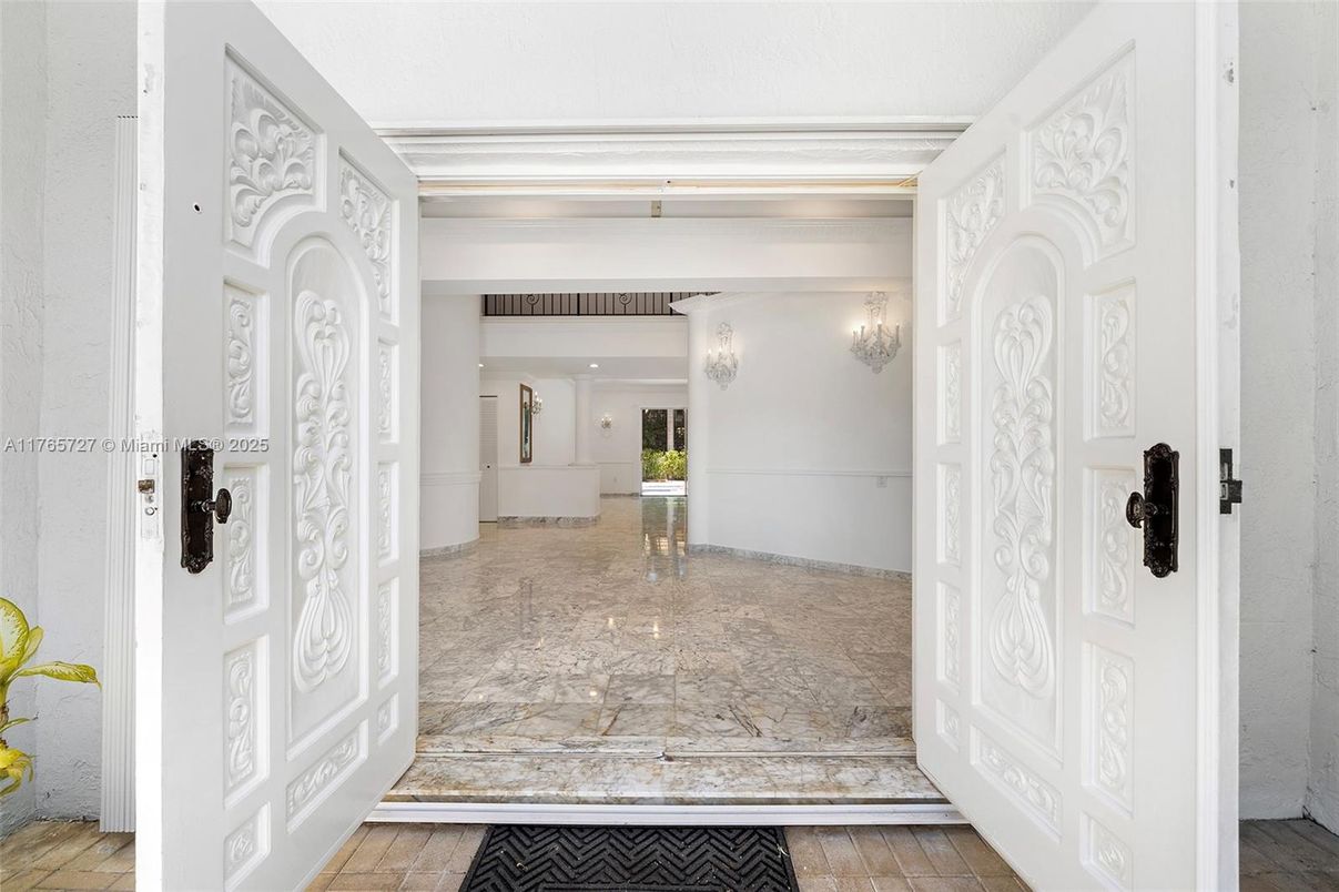 Chandelier, Interior