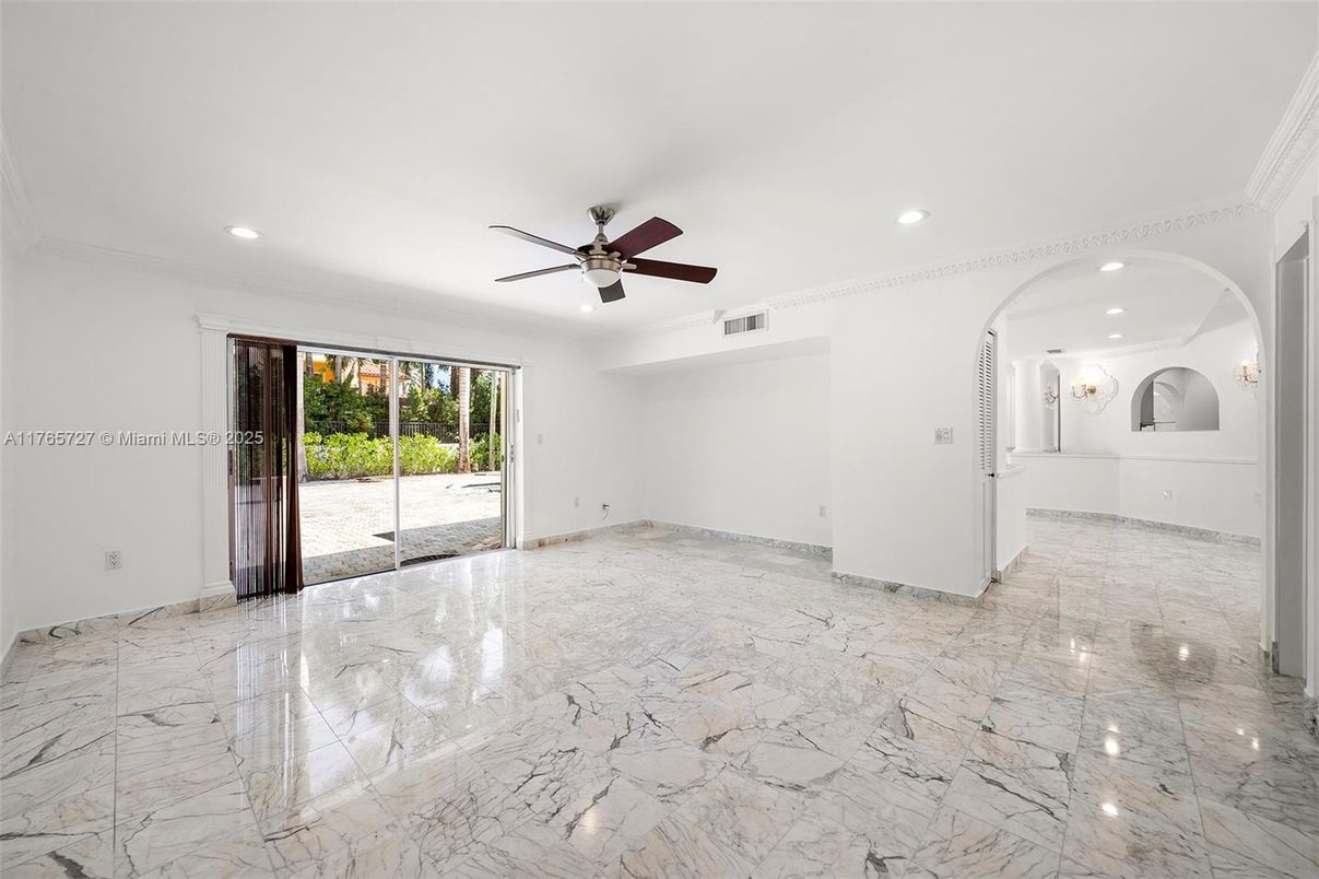 Empty room, Interior, Marble, Recessed Lighting