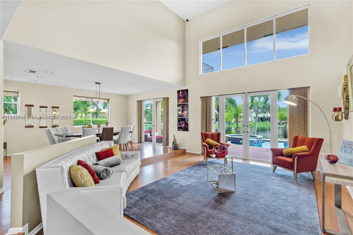 Dining room, Interior, Living room, Pendant Lights, Recessed Lighting, Wood Texture Flooring