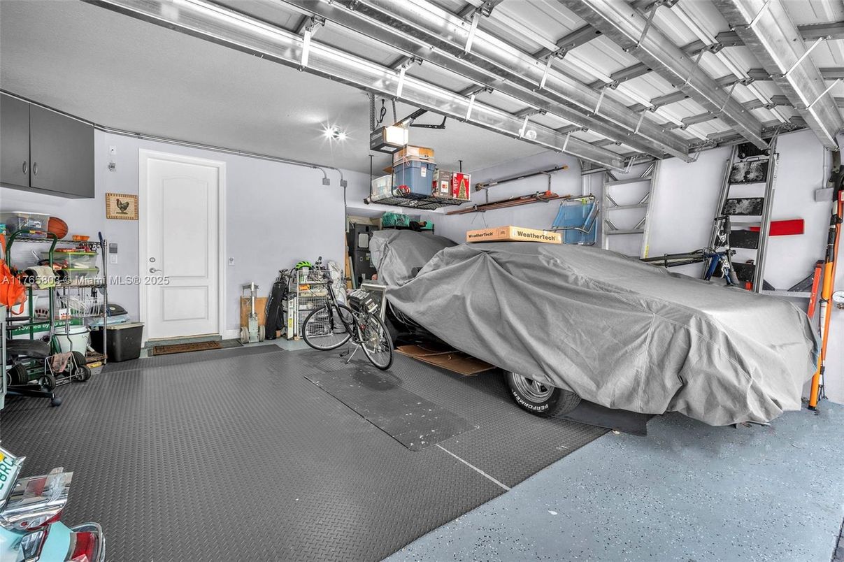 Garage, Interior