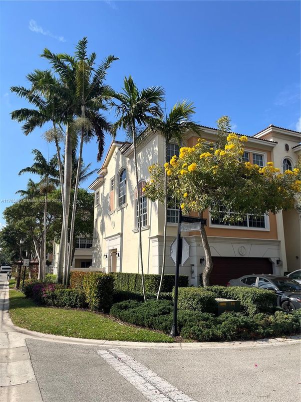 Exterior, Facade, Spanish Mediterranean