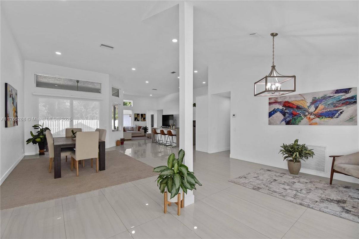 Dining room, Interior, Pendant Lights, Recessed Lighting