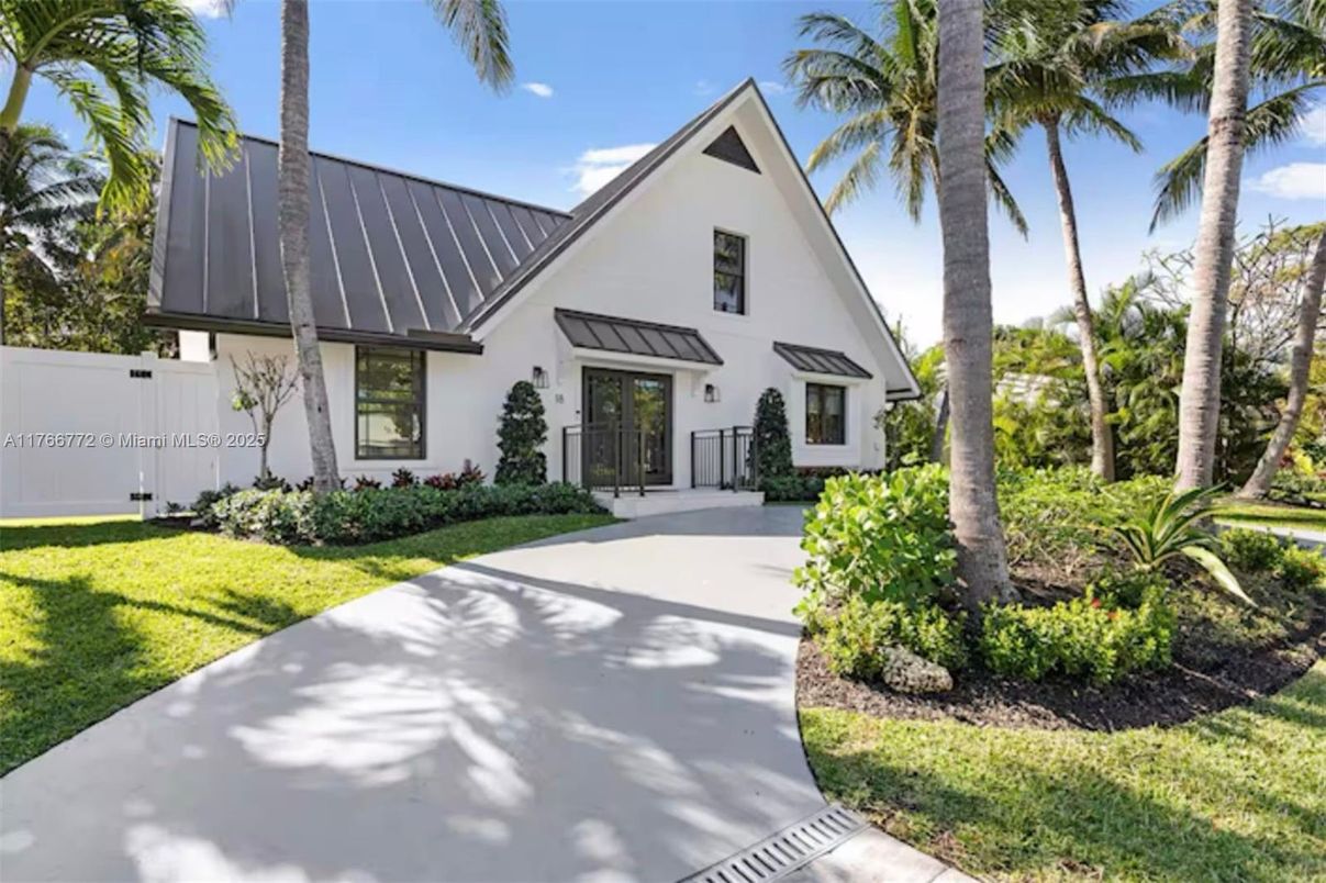 Backyard, Exterior, Facade, Farmhouse