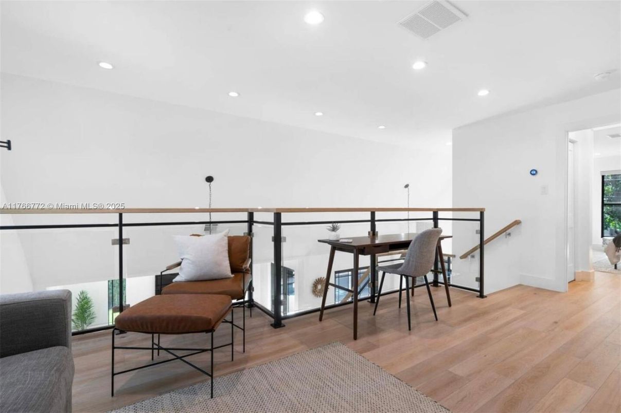 Interior, Recessed Lighting, Wood Texture Flooring