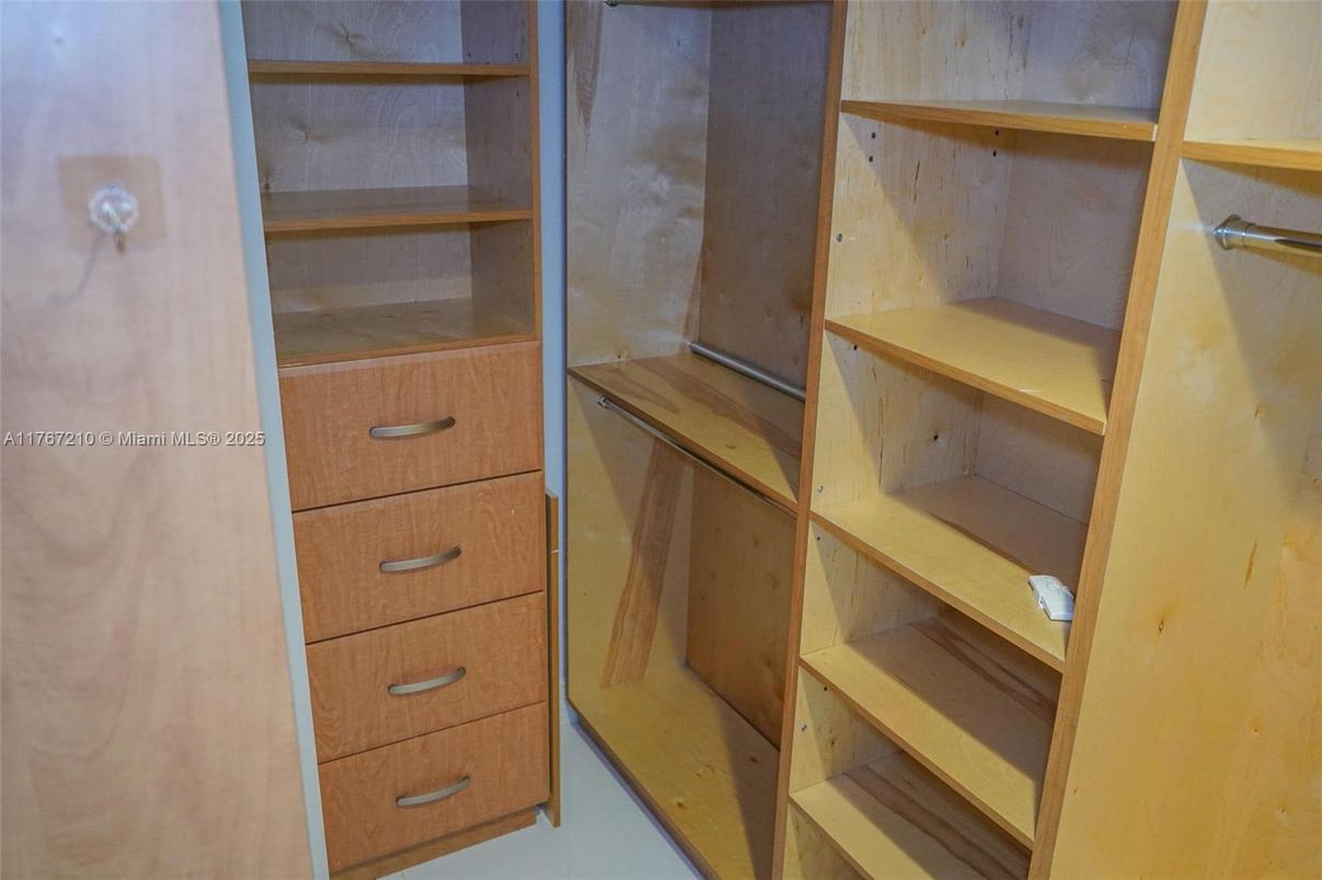 Interior, Walk-in Closets