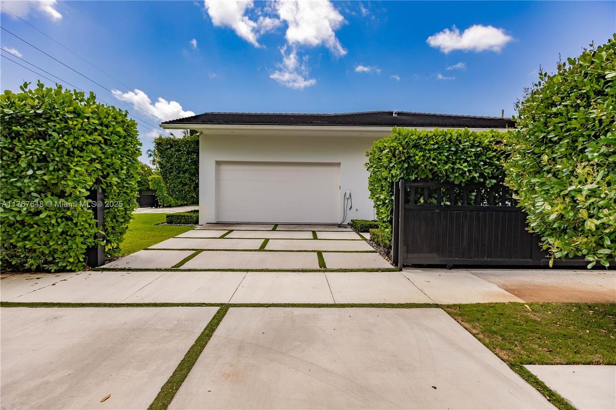 Detached Garage, Exterior