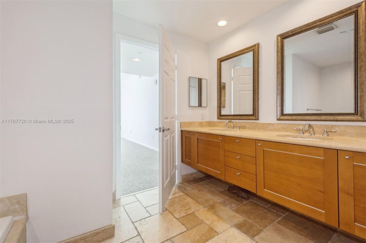 Bathroom, Dual Sink Vanities, Interior, Recessed Lighting
