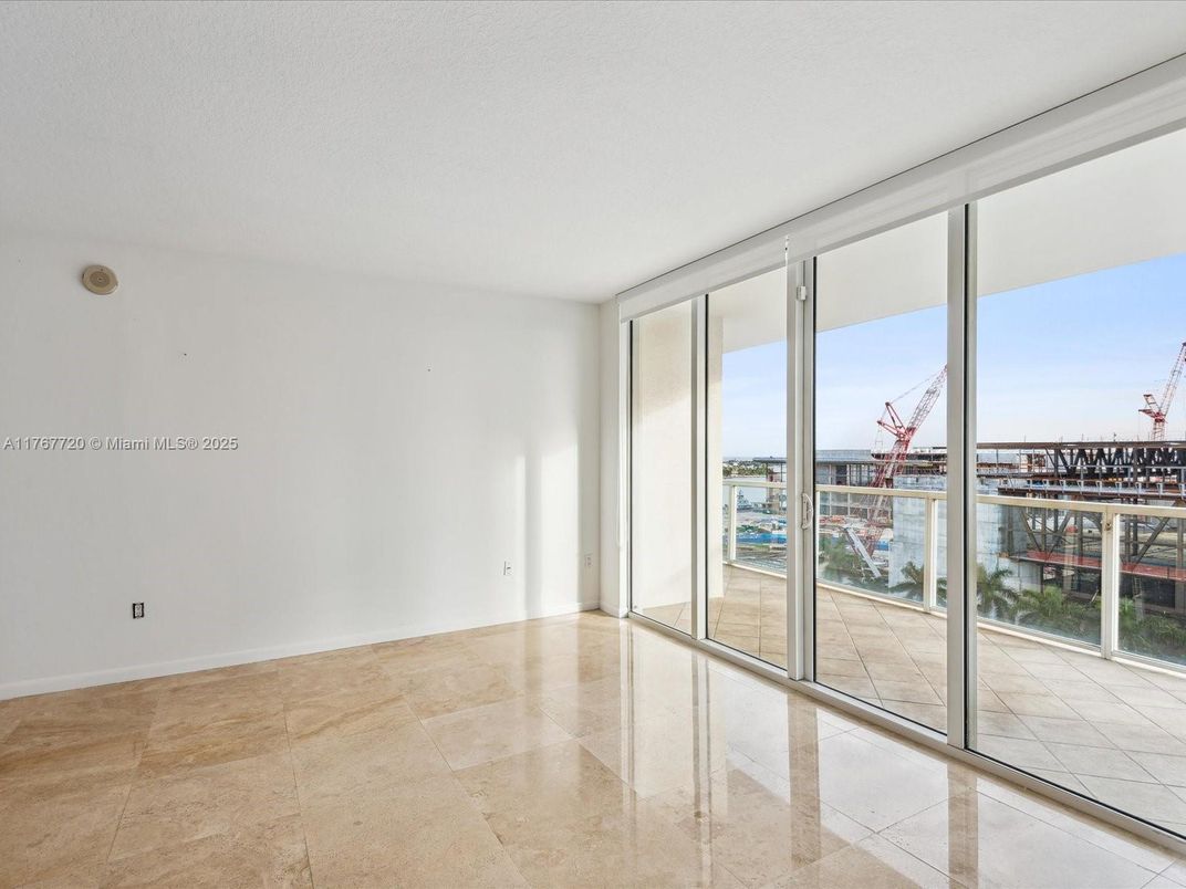 Empty room, Interior, Water