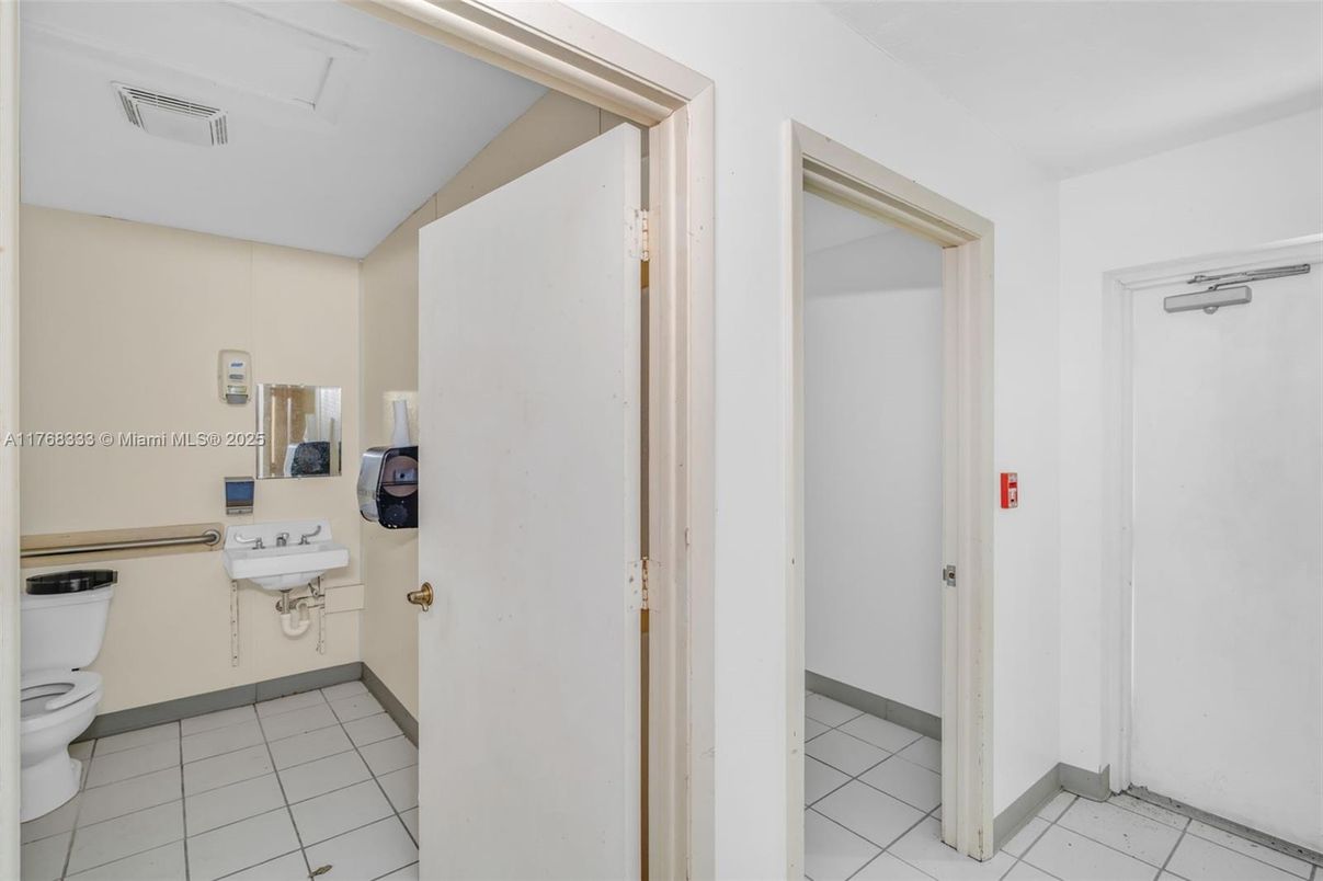 Bathroom, Interior