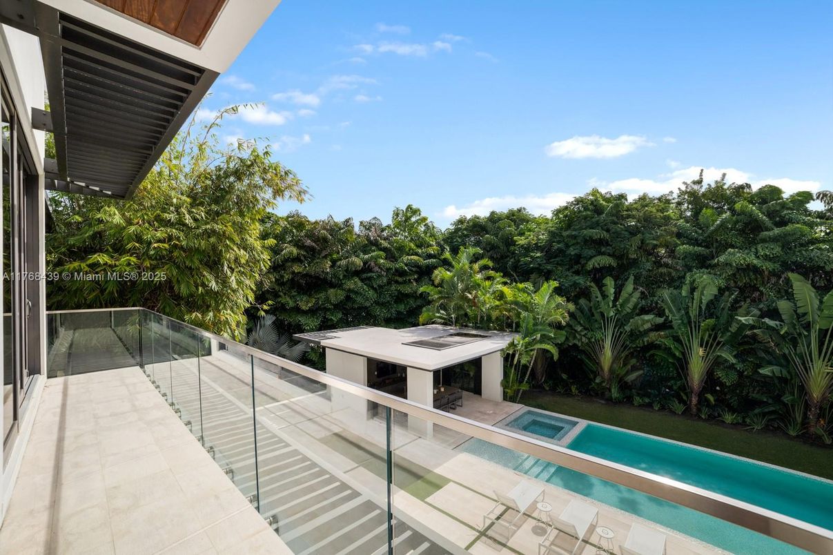 Exterior, Pool, Other