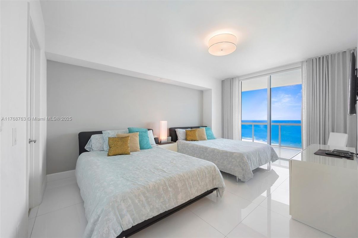 Bedroom, Interior, Water