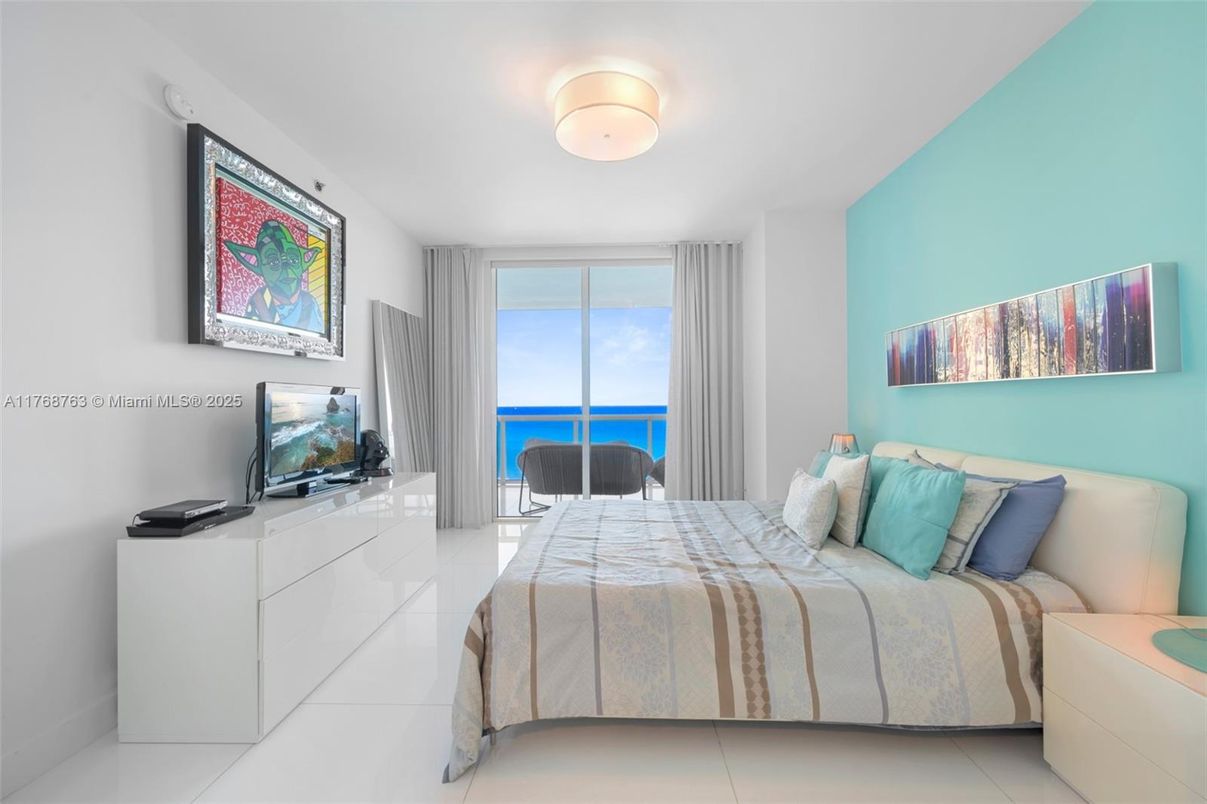 Bedroom, Interior, Water