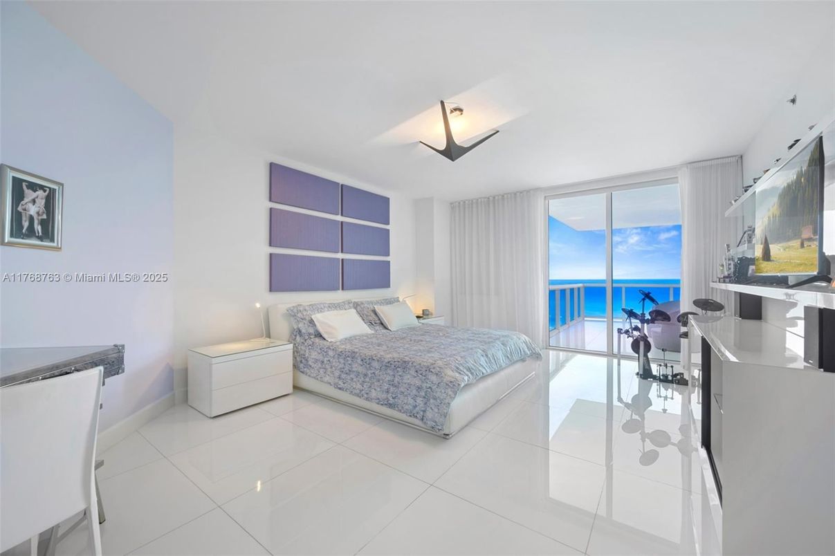 Bedroom, Interior, Water