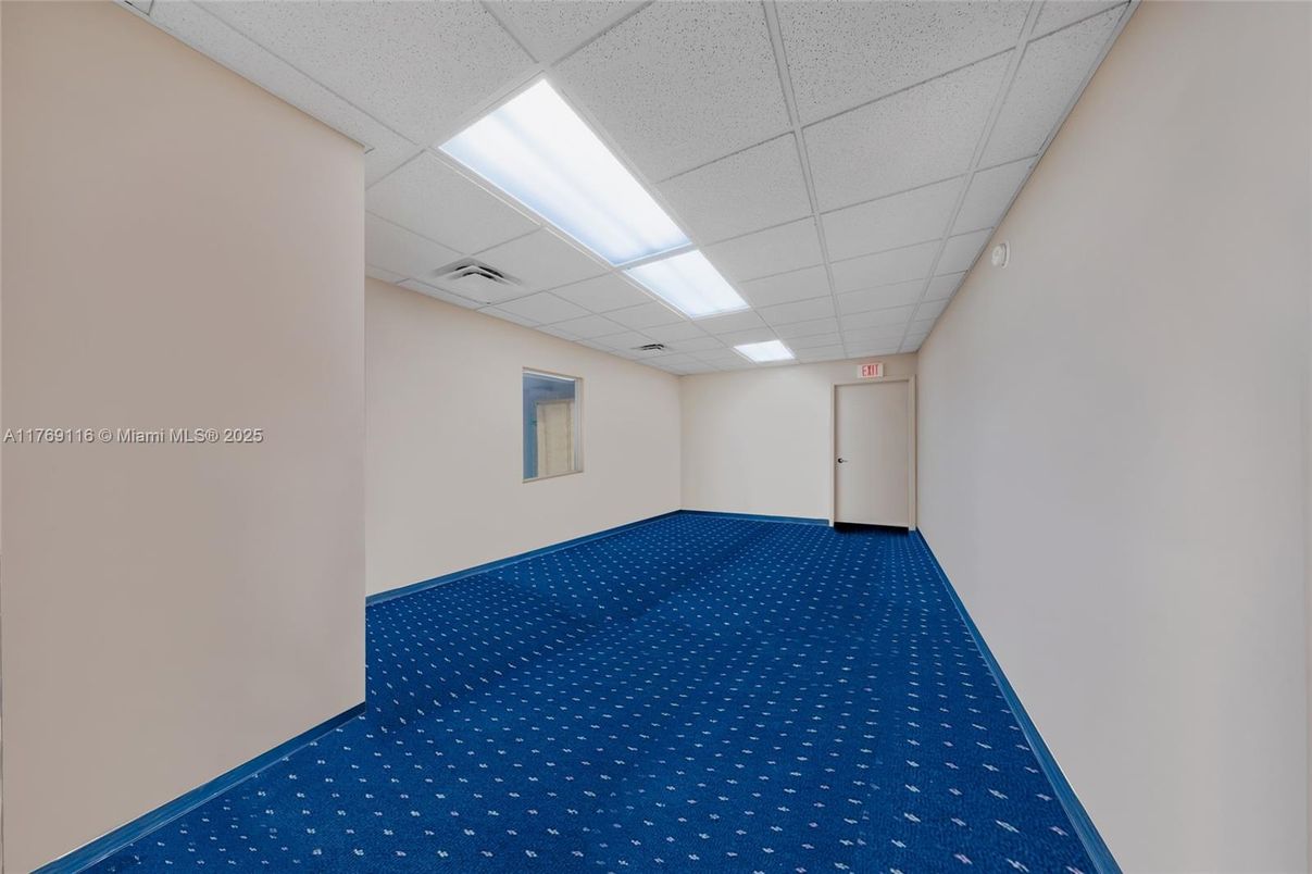 Empty room, Interior, Recessed Lighting