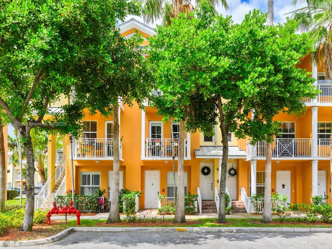 Exterior, Facade, Condo Building