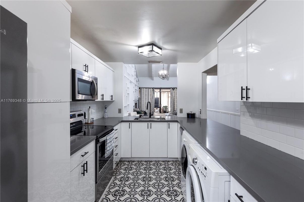 Chandelier, Interior, Kitchen