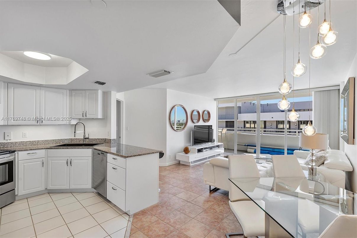 Dining room, Interior, Kitchen, Pendant Lights, Recessed Lighting, Stainless Steel Appliances