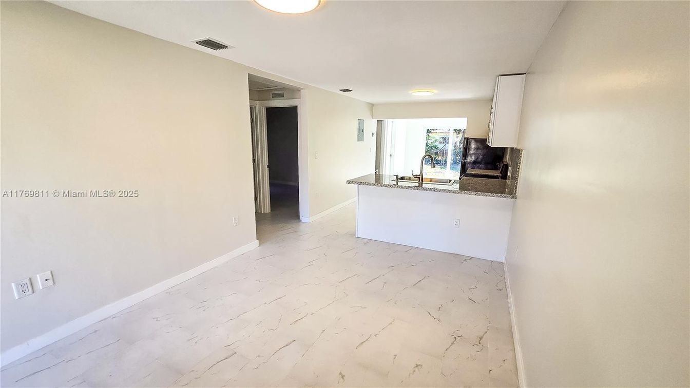 Empty room, Interior, Kitchen, Recessed Lighting