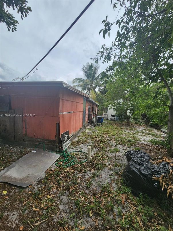 Backyard, Exterior