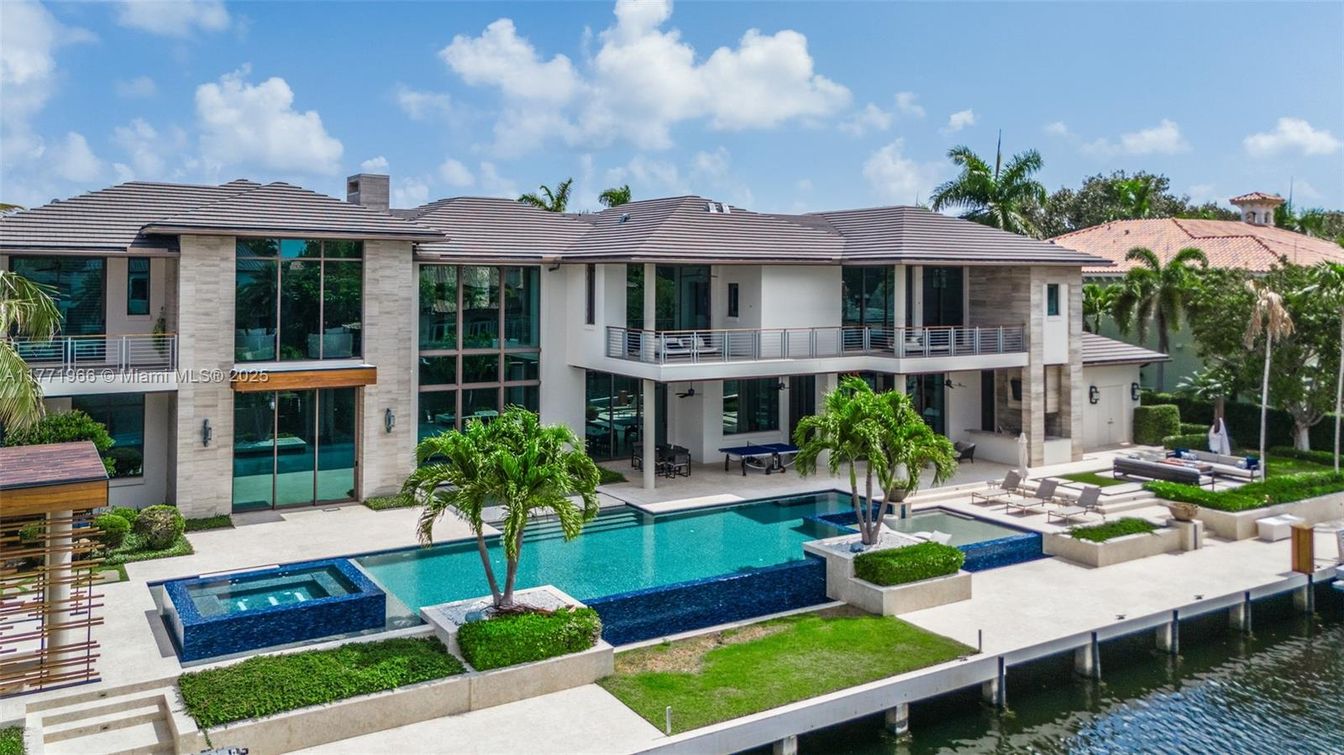 Exterior, Pool, Water