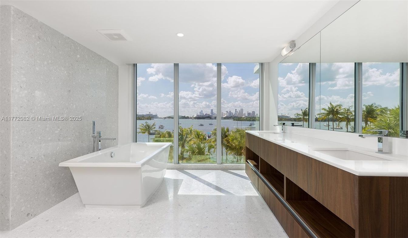 Bathroom, Free Standing Baths, Interior, Recessed Lighting, Water