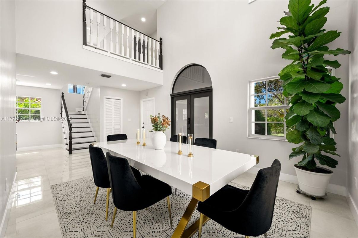 Dining room, Interior, Recessed Lighting