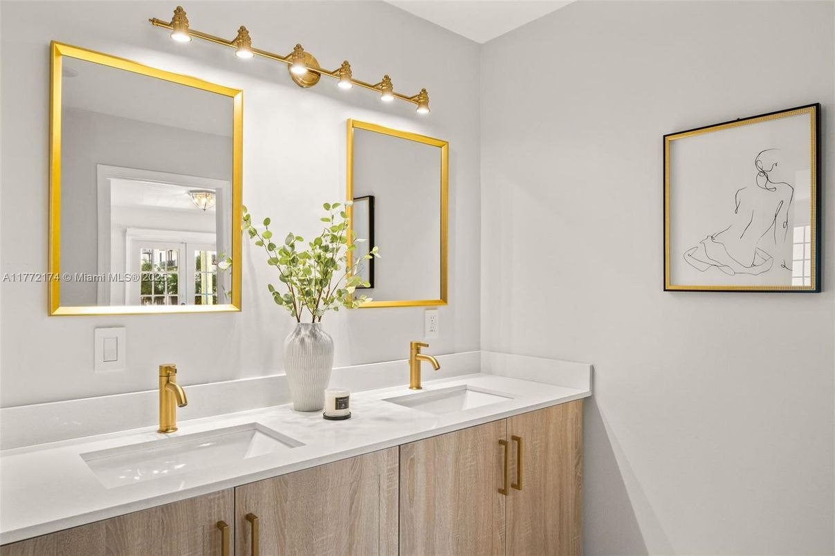 Bathroom, Dual Sink Vanities, Interior