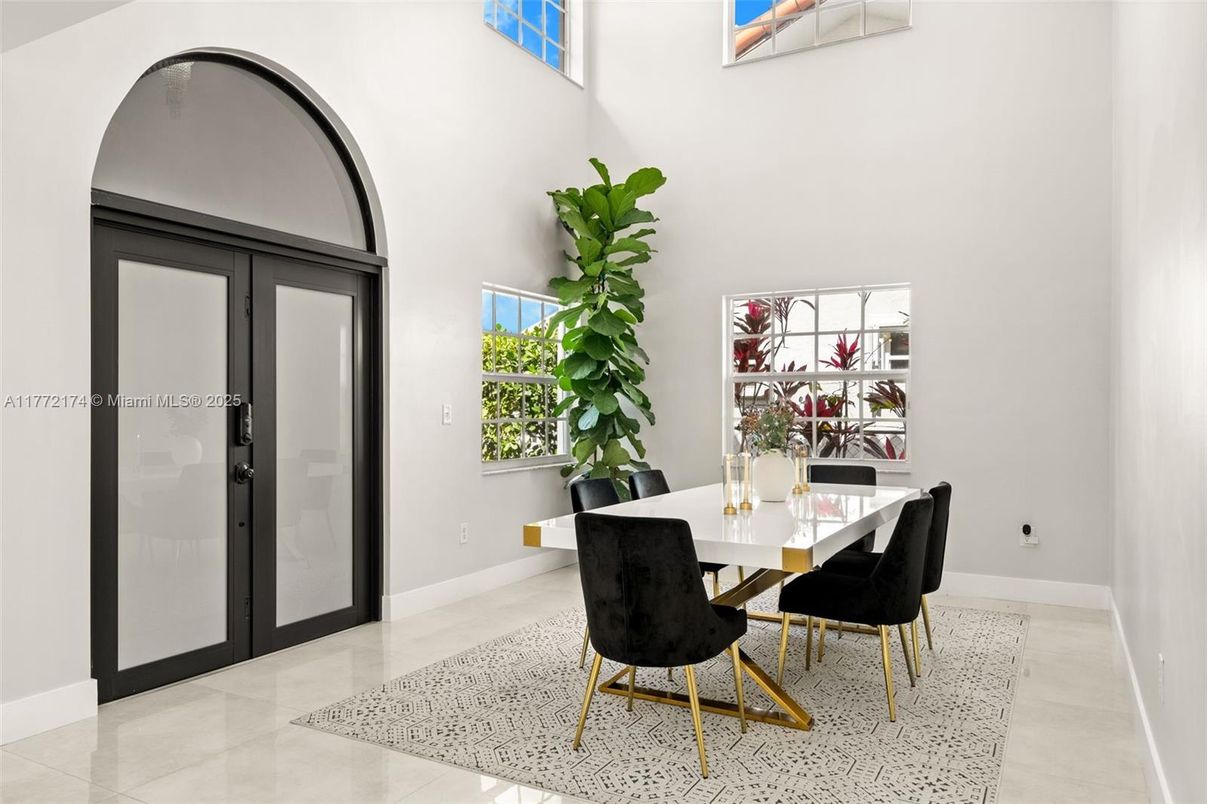 Dining room, Interior
