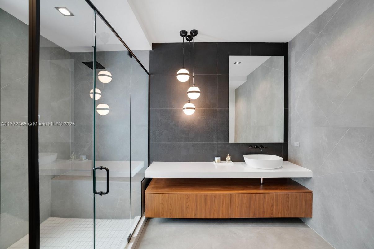 Bathroom, Glass Shower, Interior, Pendant Lights, Recessed Lighting