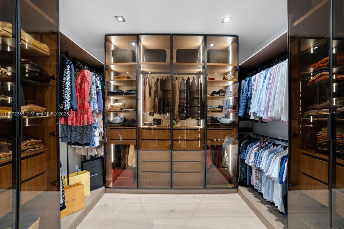 Interior, Recessed Lighting, Walk-in Closets, Wood Texture Flooring