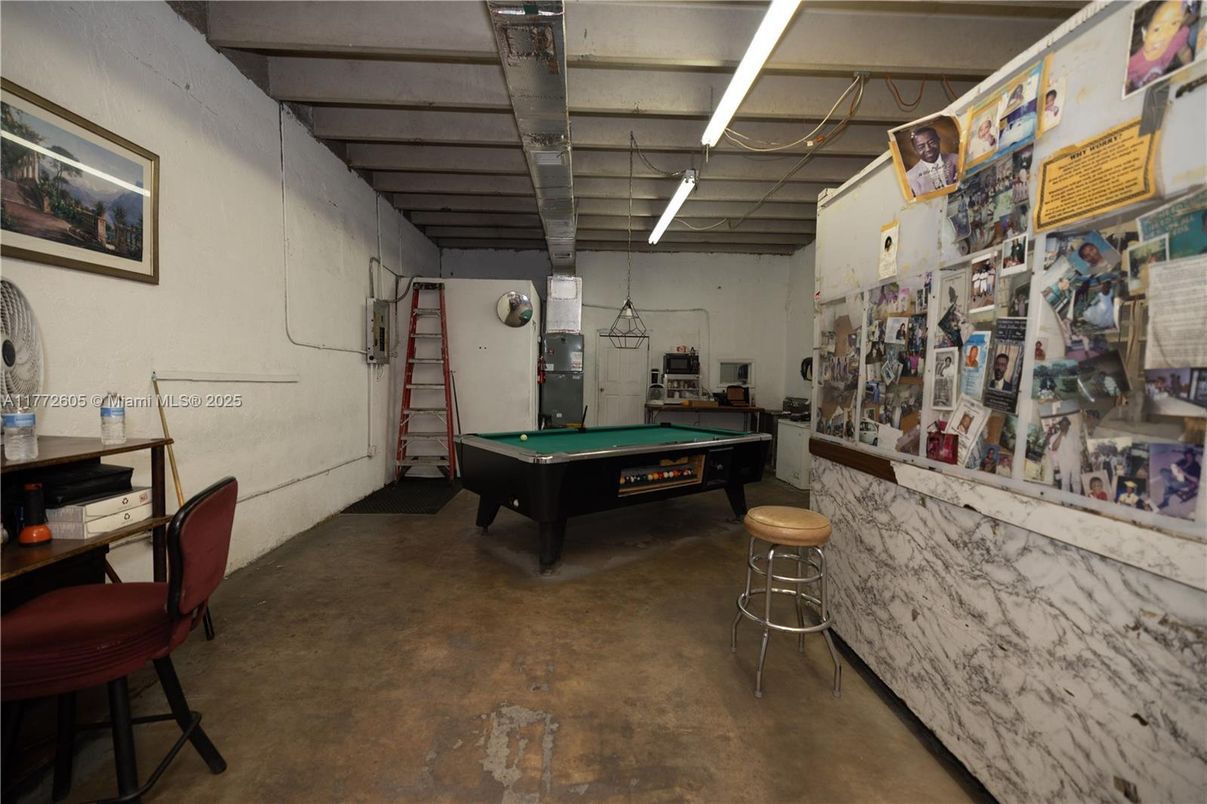 Billiard Table, Game Room, Interior