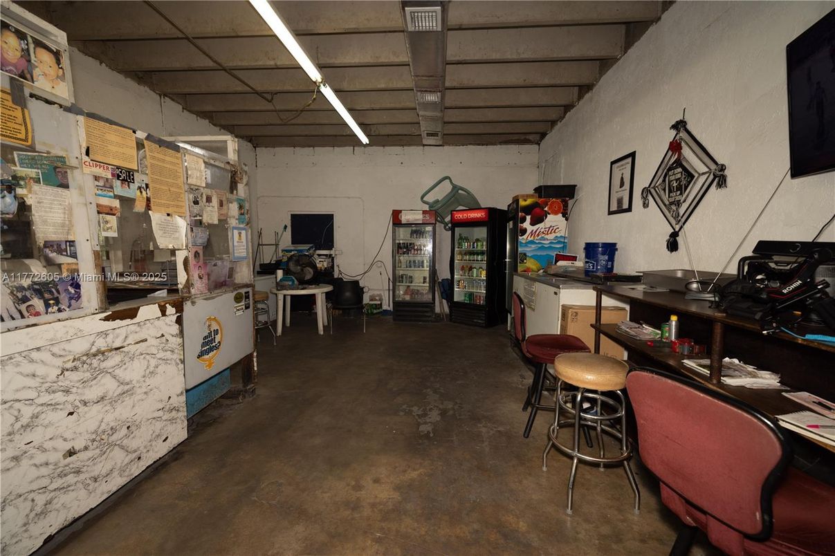 Home Office, Interior