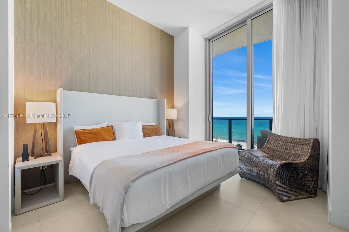 Bedroom, Interior, Water