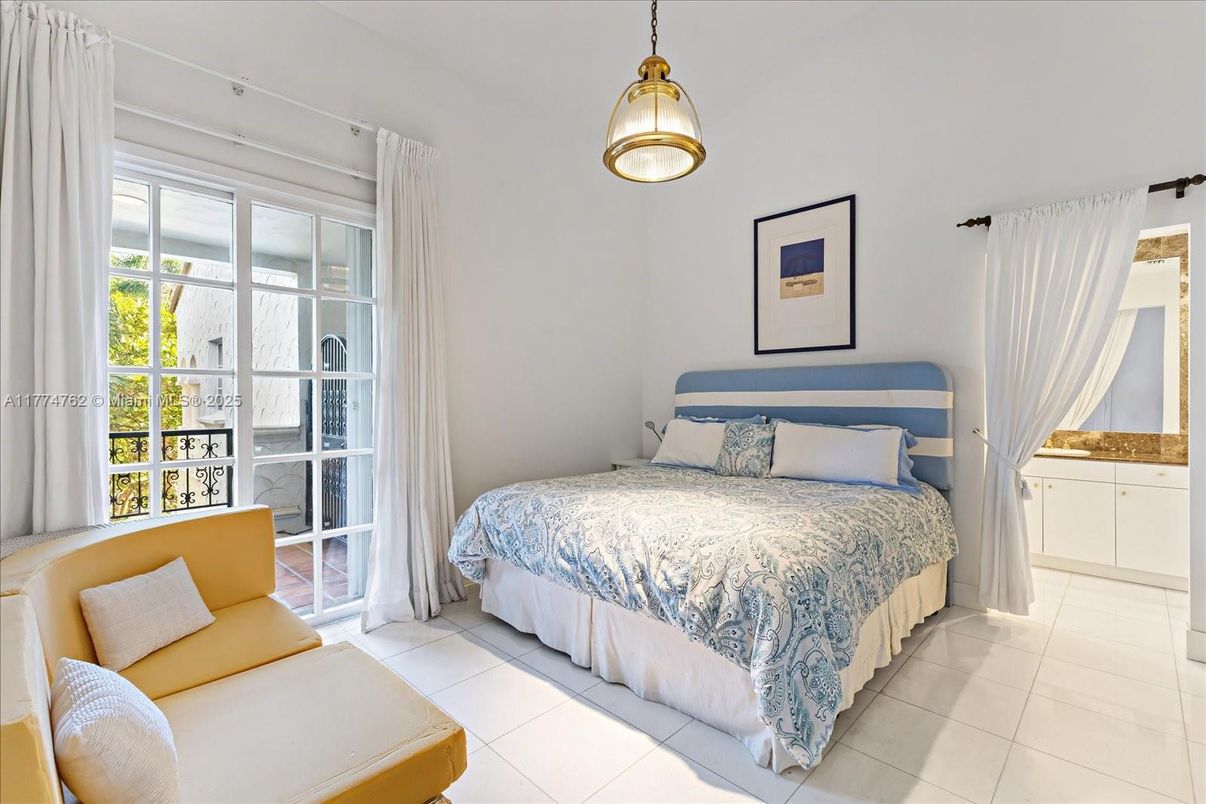 Bedroom, Interior, Pendant Lights