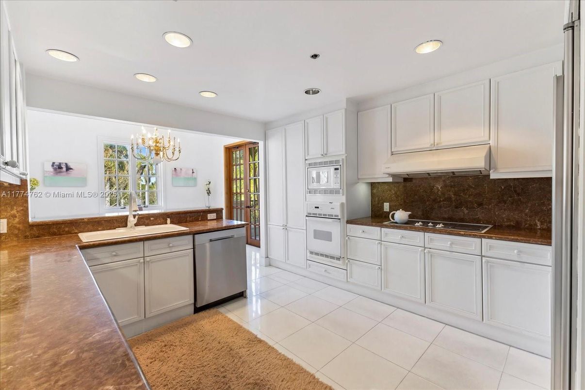 Chandelier, Interior, Kitchen, Recessed Lighting, Stainless Steel Appliances