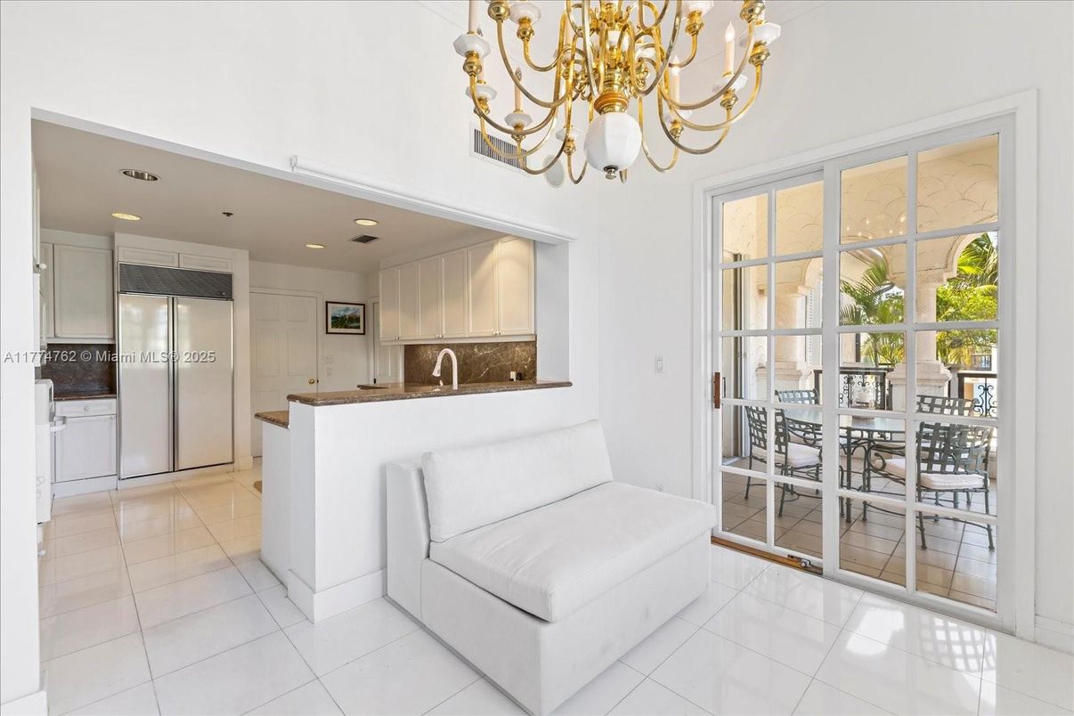 Chandelier, Dining room, Interior, Kitchen, Recessed Lighting