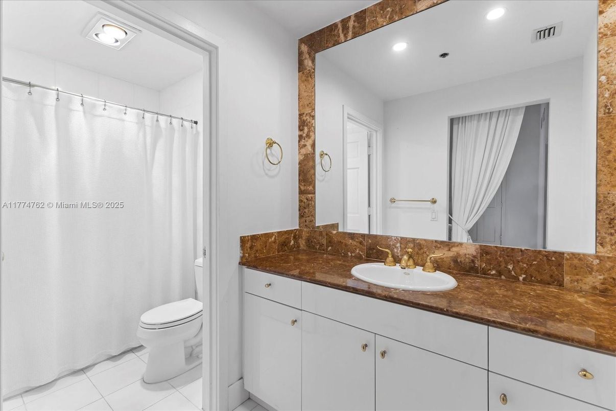 Bathroom, Interior, Recessed Lighting
