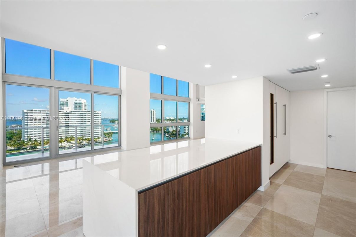 Empty room, Interior, Recessed Lighting, Water