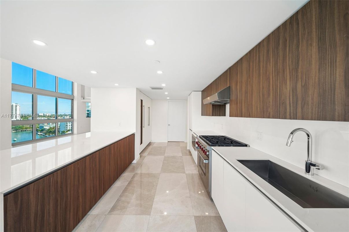Interior, Kitchen, Recessed Lighting, Water