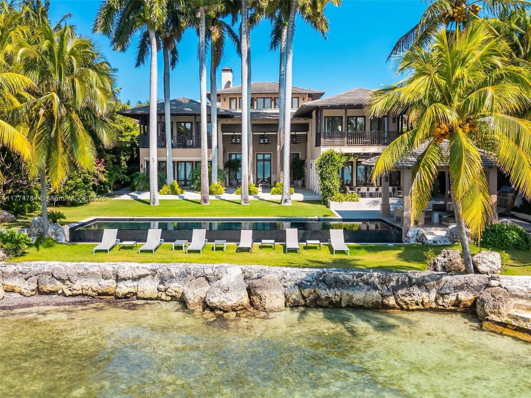 Exterior, Lake